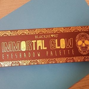 Immortal glow eye shadow palette